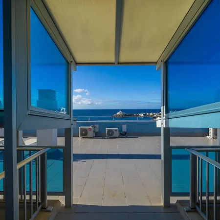 Sunny Atlantic Apartment