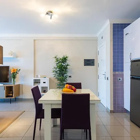 Sunny Atlantic Apartment